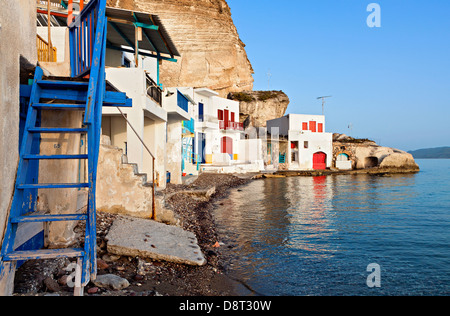 Tradizionale villaggio di pescatori di Klima all isola di Milos in Grecia Foto Stock