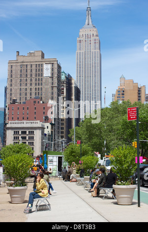 Scena di strada su Broadway a Madison Sq, Manhattan, New York, NY, STATI UNITI D'AMERICA, in una bella giornata di primavera. Foto Stock