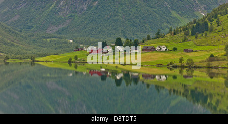 Bellissimo paesaggio Loen,Loenfjord, Norvegia Foto Stock