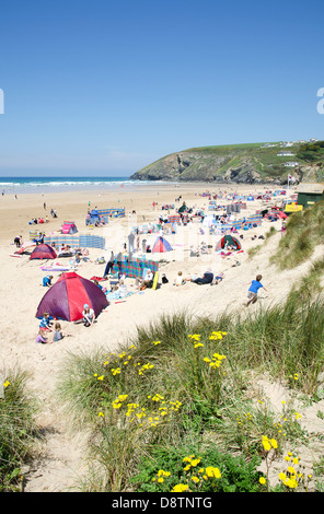 La spiaggia sabbiosa di Mawgan Porth in Cornwall, Regno Unito Foto Stock