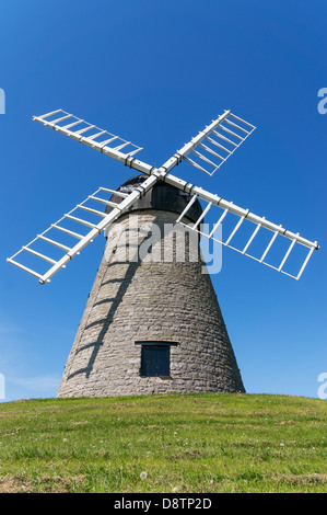 Vecchio mulino a vento a Whitburn, Tyne and Wear, North East England Regno Unito Foto Stock