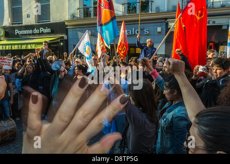 Parigi, Francia. La popolazione turca protestava contro la repressione del governo turco nelle recenti manifestazioni anti-governative di Ankara Foto Stock