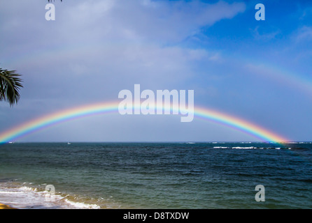 Doppio arcobaleno sulla North Shore di Oahu Hawaii USA Foto Stock