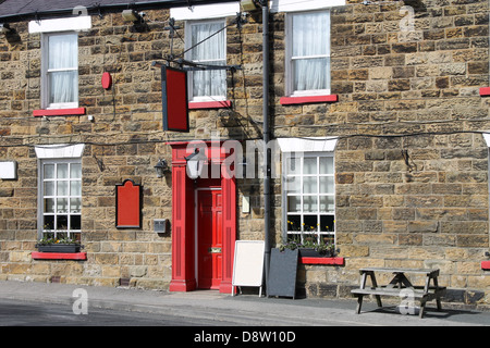 Esterno del tradizionale pub inglese nel mondo rurale. Foto Stock