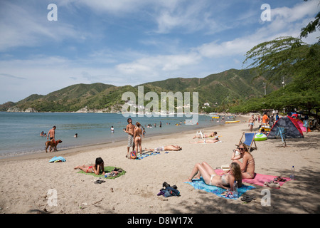 Spiaggia di Taganga, nei pressi di Santa Marta, Colombia Foto Stock