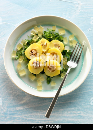 Ripieno di patate con anatra,pisellini dolci e aspic a dadini Foto Stock