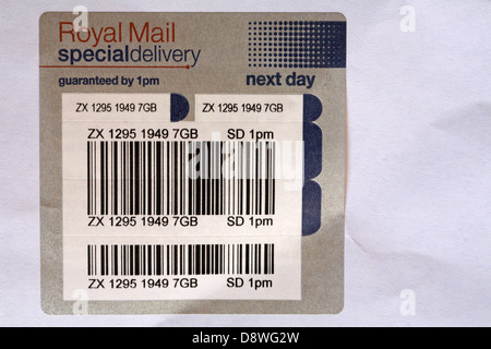 Adesivo Royal Mail Special Delivery su busta bianca Foto Stock
