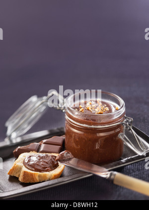 Cioccolato artigianale e noccioletta Foto Stock