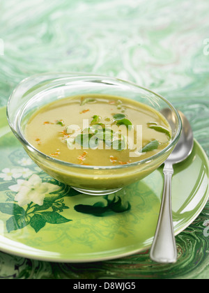 Zuppa di crescione con arancia Foto Stock