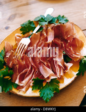 Il Prosciutto su una piastra. Foto Stock