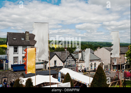 Il centro di Hay-on-Wye, Regno Unito, città famosa per le sue librerie e festival letterario, sul confine tra Inghilterra e Galles Foto Stock