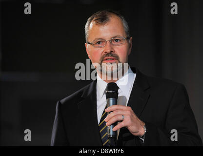 Il dott. Bohdan Pomahac, direttore di chirurgia plastica trapianto al Brigham Women's Hospital è visto durante una conferenza sulla ricostruzione facciale il trapianto in auditorium della Facoltà di Diritto dell Università Palacky a Olomouc, Repubblica Ceca, Giugno 5, 2013. Pomahac otterrà un dottorato onorario presente giovedì. (CTK foto/Ludek Perina) Foto Stock