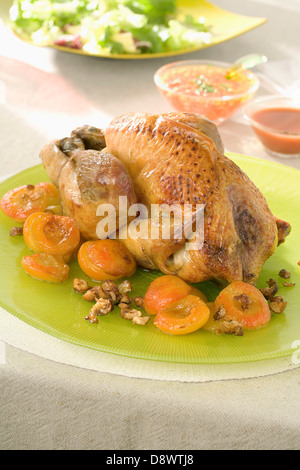 Arrosto di faraona con albicocche Foto Stock