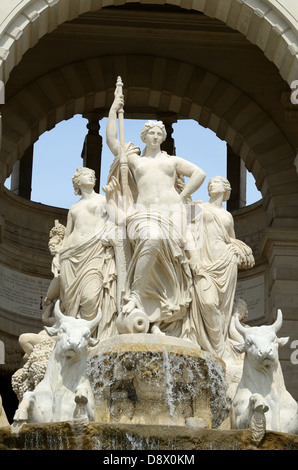 Fontana allegorica barocca al Palais Longchamp (1839-1869) o al Palazzo Longchamp Château d'Eau Marseille ProvenceFrance Foto Stock