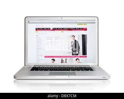 La Marks & Spencer negozio di abbigliamento su uno schermo del notebook Foto Stock