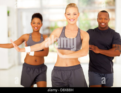 Carino gruppo sportivo esercizio Foto Stock
