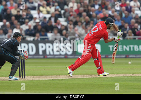 Nottingham, Regno Unito. 5 Giugno 2013. Englands Ravi Bopara sul piede anteriore durante la Terza Internazionale di un giorno tra Inghilterra e Nuova Zelanda da Trent Bridge Cricket Ground. Credit: Azione Plus immagini di sport/Alamy Live News Foto Stock