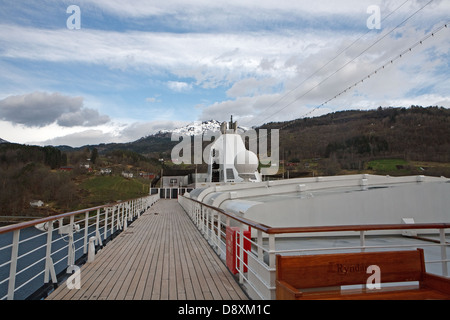 Il ponte passeggiata su Ms Ryndam, un Holland America Line nave da crociera in Norvegia Foto Stock