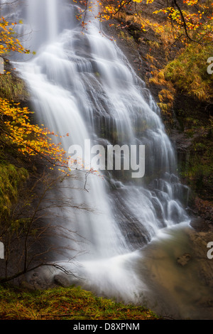 Uguna cascata, Gorbea Parco Naturale, Bizkaia, Spagna Foto Stock