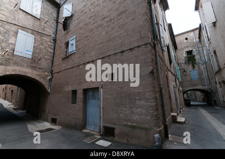 Un angolo nell'ex ghetto ebraico della città della Francia meridionale di Pezenas. Foto Stock