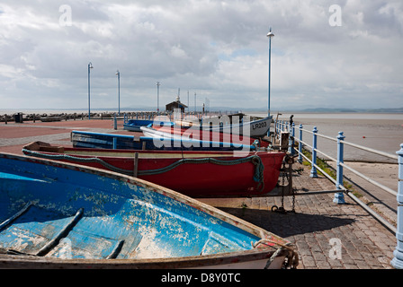 Barche da pesca Barca su Stone Jetty Morecambe Lancashire Inghilterra Regno Unito GB Gran Bretagna Foto Stock