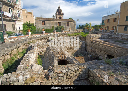 Roman resti archeologici conservati nel centro del resort siciliano di Taormina, Foto Stock