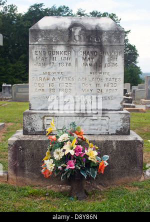 Gemelli siamesi Eng e Chang Bunker grave in Mount Airy North Carolina Foto Stock