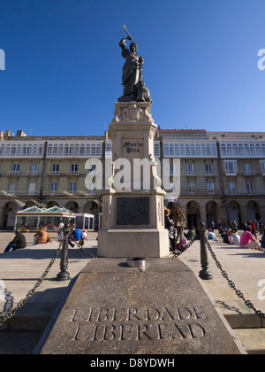 Maria Pita statua presso il Plaza de Maria Pita, La Coruña, Galizia, Spagna, Europa Foto Stock