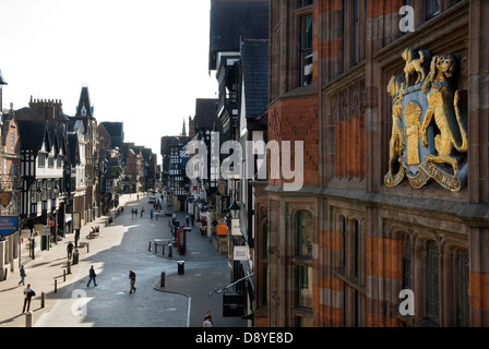 Chester Cheshire UK Eastgate Street. Stemma 2013 Inghilterra OMERO SYKES Foto Stock