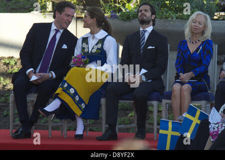 Stoccolma, Spagna. Il 6 giugno, 2013. Christopher O'Neill, Princess Madeleine di Svezia e il Principe Carl-Philip di Svezia partecipare alle celebrazioni a Skansen durante la festa nazionale il 6 giugno 2013 a Stoccolma, Svezia. (Immagine di credito: credito: Jack Abuin/ZUMAPRESS.com/Alamy Live News) Foto Stock