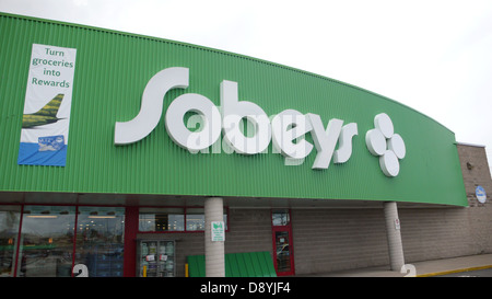 Il Sobeys ingresso in Sydney, Nova Scotia. Questo Sobeys store è costruito accanto a un flusso proveniente dal catrame stagni. Foto Stock