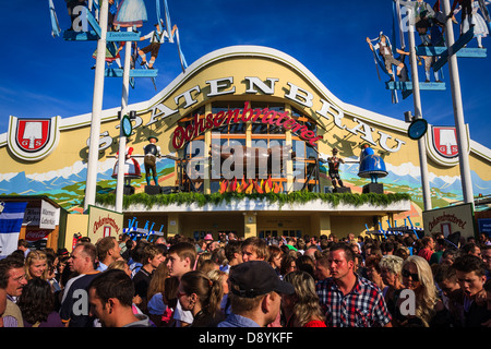 Vista di big top di Oktoberfest a Monaco di Baviera, Germania Foto Stock