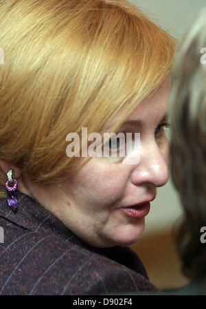 Nov. 5, 2004 - San Pietroburgo, Russia - foto: Novembre 05,2004. San Pietroburgo, Russia. Il Presidente Vladimir Putin la moglie Lyudmila Putina...Il presidente russo Vladimir Putin e la moglie Lyudmila hanno annunciato il loro divorzio il Giovedì, Giugno 06,2013 dopo quasi trenta anni di matrimonio. (Credito Immagine: © PhotoXpress/ZUMAPRESS.com) Foto Stock