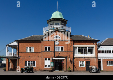 Inghilterra Surrey Weybridge, Brooklands clubhouse Foto Stock