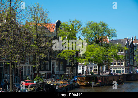 Paesi Bassi, Amsterdam, canal di scena sul Prinsengracht vicino Westerkerk nel quartiere Jordaan Foto Stock