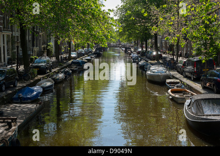 Paesi Bassi, Amsterdam, canal scena vicino Westerkerk nel quartiere Jordaan Foto Stock