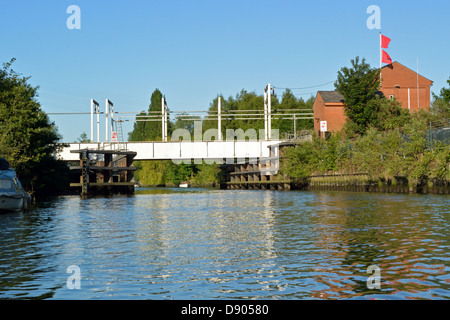 Swing Trowse ponte sul fiume Wensum in Norwich, Norfolk, Regno Unito. Foto Stock