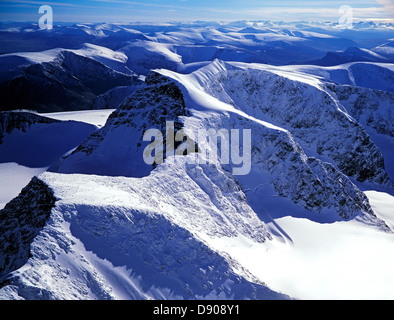 Vista sulle montagne coperte di neve. Foto Stock