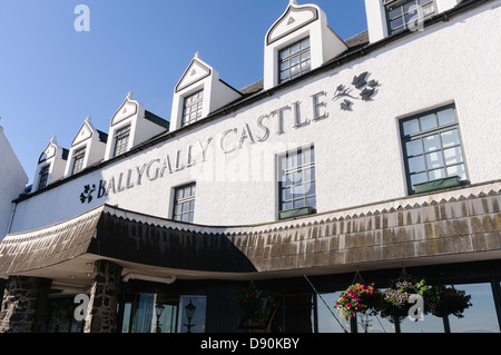 Ballygally Castle Hotel, Larne. Parte di Hastings gruppo di alberghi in Irlanda del Nord, e presumibilmente ossessionato da un gran numero di fantasmi. Foto Stock