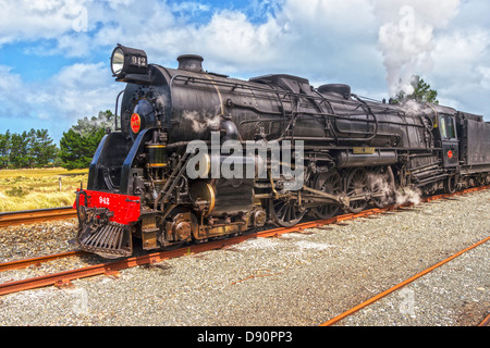 Locomotiva a vapore Nigel Bruce 942 su una escursione, Marlborough, Nuova Zelanda. Foto Stock