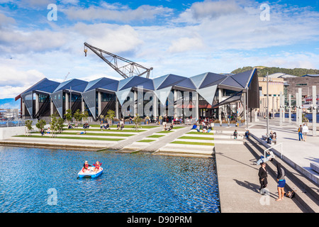 Te Raukura, costruito per alloggiare e vetrina due ceremnial whaka sul lungomare di Wellington, in Nuova Zelanda. Foto Stock