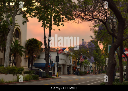 Lo stato Street nel centro cittadino di Santa Barbara, CA Foto Stock