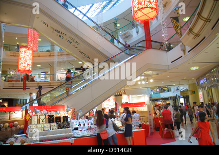 Singapore,Raffles City,shopping shopper shoppers negozio negozi mercati di mercato acquisti di mercato vendita, negozi al dettaglio negozi business business business, Centre,c Foto Stock