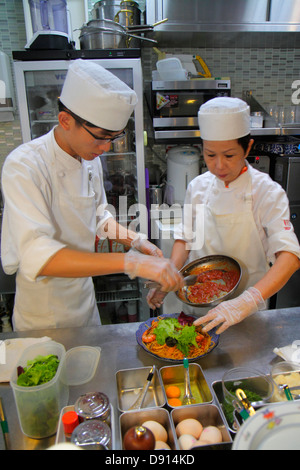 Singapore,Raffles City,shopping shopper shoppers negozio negozi mercati di mercato acquisti di mercato vendita, negozi al dettaglio negozi business business business, Centre,c Foto Stock