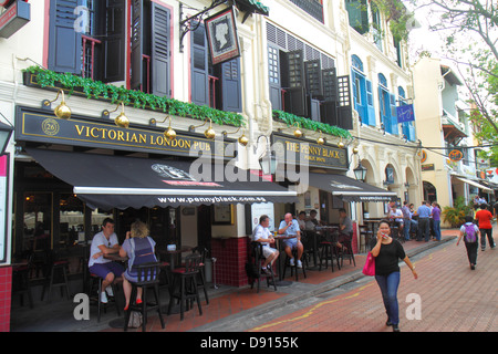 Singapore Singapore River, Boat Quay, bar lounge pub, ristorante ristoranti, cibo, caffè, Victorian London Pub, The Penny, Black esterno Foto Stock