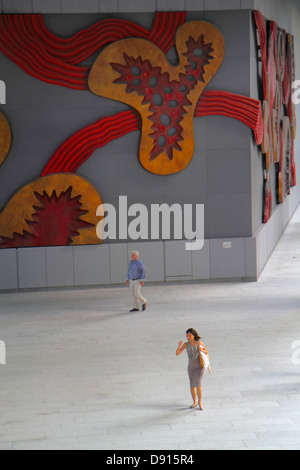 Singapore 50 Collyer Quay, edificio per uffici, plaza, grande murale, arte, donne asiatiche, Sing130201221 Foto Stock