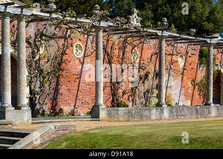 Il colonnato a Somerleyton Hall, Suffolk, Regno Unito Foto Stock