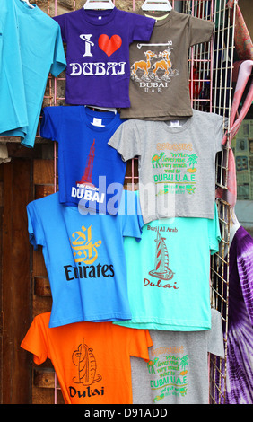 Dubai magliette souvenir, Dubai, Emirati Arabi Uniti Foto Stock