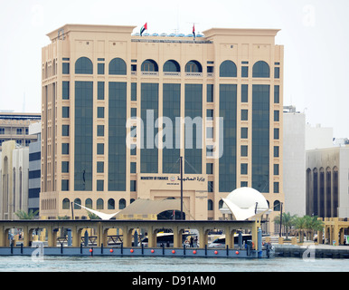 Edificio degli uffici del Ministero delle Finanze e dell'industria in Dubai Emirati Arabi Uniti Foto Stock
