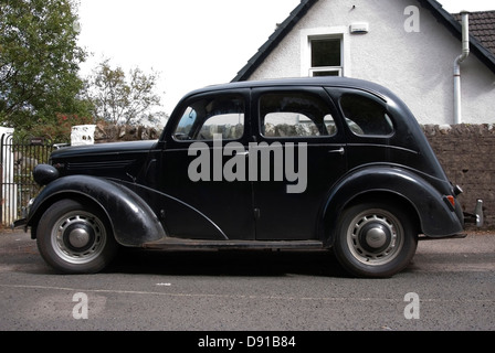 Vecchio nero 1947 Ford Prefetto E93una berlina Foto Stock